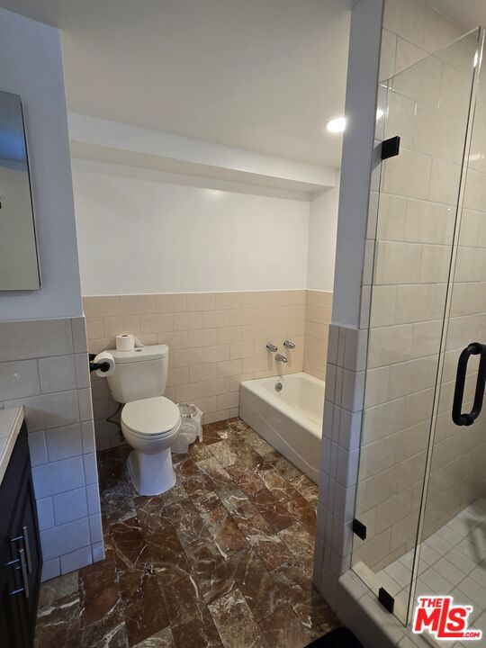 1481 Benedict Canyon Drive, Beverly Hills CA: https://media.crmls.org/mediaz/29827d35-0549-4bcd-a248-2eda2b52dba7.jpg
