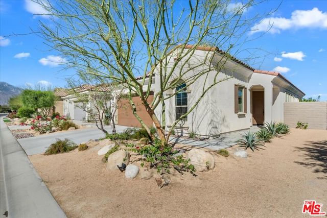 86 Burgundy, Rancho Mirage CA: https://media.crmls.org/mediaz/2982fd9a-1a4e-45e1-8a96-37fabead921b.jpg