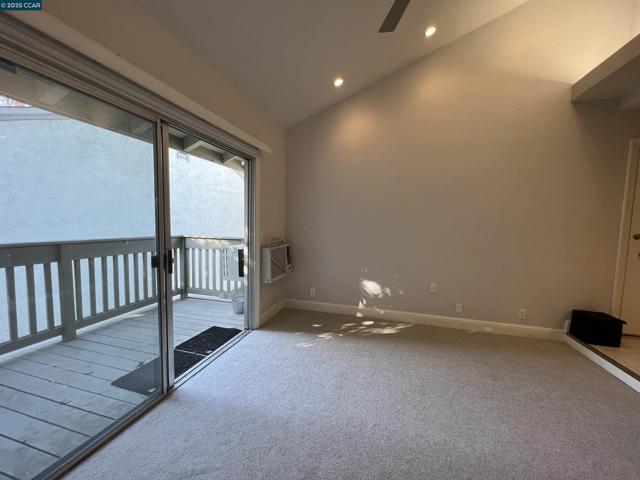 2562 Walnut Blvd, Walnut Creek CA: https://media.crmls.org/mediaz/29834e4c-0c32-4934-89f0-2cd32a7a8c9c.jpg