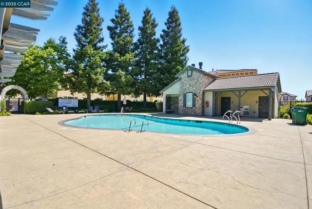 35 Belluno Dr, Stockton CA: https://media.crmls.org/mediaz/2983869c-6706-4585-aec0-0e9f65e19ad2.jpg