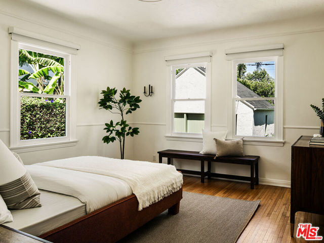 1612 S Ogden Drive, Los Angeles CA: https://media.crmls.org/mediaz/2983acf3-939f-48c6-80f4-1fa6f3810c7c.jpg