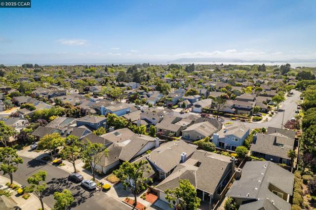 117 Brighton Rd, Alameda CA: https://media.crmls.org/mediaz/298400bc-740b-4c92-9c71-3b64bddc4878.jpg
