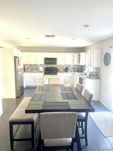 28454 saddlecrest, Menifee CA: https://media.crmls.org/mediaz/29841189-99a7-453f-825c-09c29f80e162.jpg