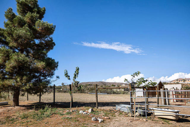 5134 Mormon Avenue, Yucca Valley CA: https://media.crmls.org/mediaz/29841b96-fabe-4bcd-910e-e7627f0faaf9.jpg