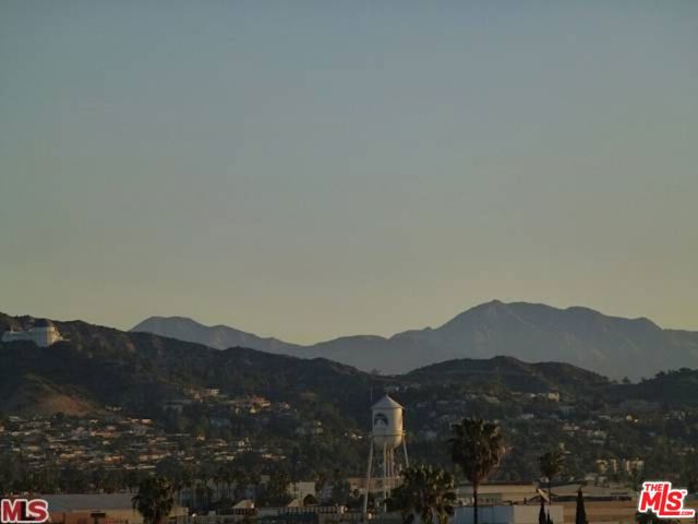 316 N Rossmore Avenue, Los Angeles CA: https://media.crmls.org/mediaz/29845048-af1c-4458-be8d-81c80817b2dd.jpg