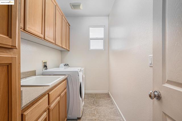 752 Jennifer Street, Brentwood CA: https://media.crmls.org/mediaz/298509da-58e3-4f24-8d88-fee9d298fe21.jpg