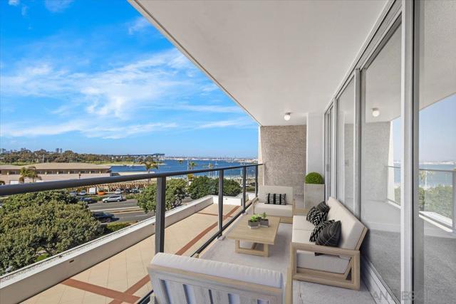 1820 Avenida Del Mundo, Coronado CA: https://media.crmls.org/mediaz/29856e72-665d-4be3-9452-5fcb266d7432.jpg
