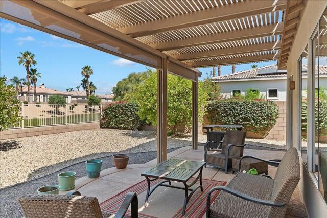 43539 Corte Del Oro, La Quinta CA: https://media.crmls.org/mediaz/2985c6fa-d0f1-461b-8b13-14e981e5bf0a.jpg
