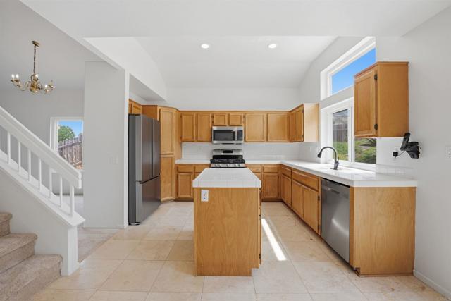 Detail Gallery Image 16 of 32 For 1247 Sunglow, Oceanside,  CA 92057 - 5 Beds | 3 Baths