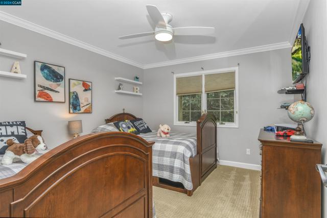 Image 11 of 32 For 226 Roundhill Pl