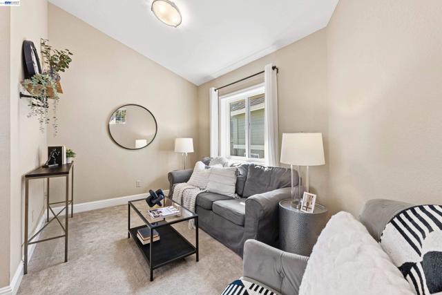 47 Summer Hill Court, Danville CA: https://media.crmls.org/mediaz/298609bf-c762-49fb-80ad-425460cc72d1.jpg