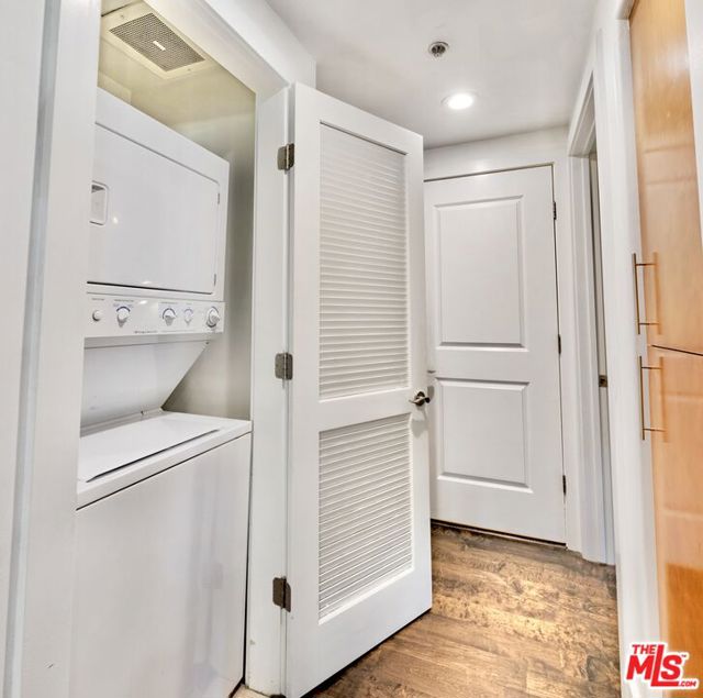 Image 19 of 26 For 357 Hayworth Avenue 201