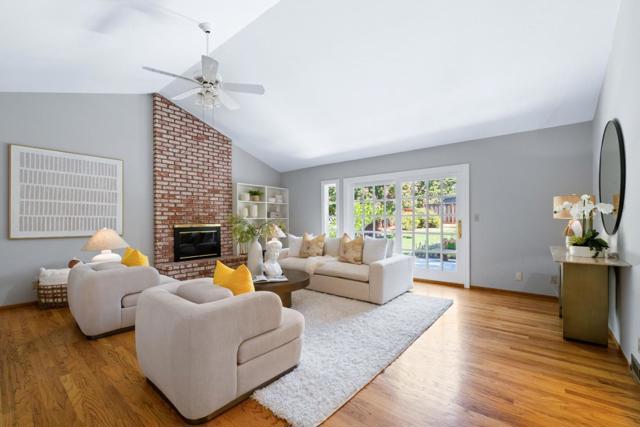 949 Wing Place, Stanford CA: https://media.crmls.org/mediaz/2986a4be-24f3-46e6-8392-09e9a818aef3.jpg