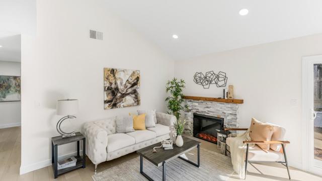 34981 Skylark Dr, Union City CA: https://media.crmls.org/mediaz/29887032-d86c-49a4-8be2-fd031df83bc3.jpg