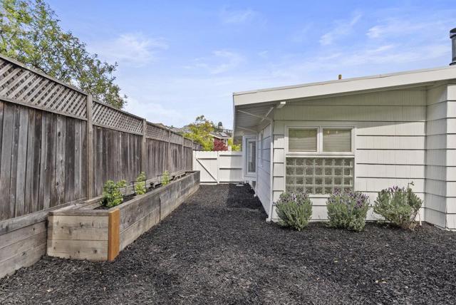 329 San Rafael Avenue, Belvedere CA: https://media.crmls.org/mediaz/298892a4-f8fb-4005-9f13-4ce2027a6e57.jpg