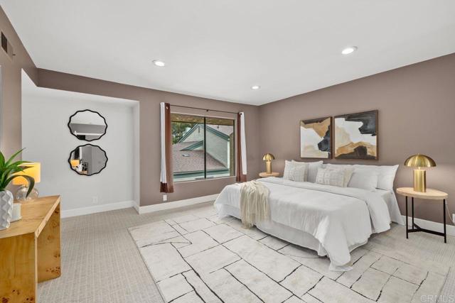 3330 Caminito Eastbluff, La Jolla CA: https://media.crmls.org/mediaz/298917c8-3b89-4f96-be90-f399cd0bc5c7.jpg