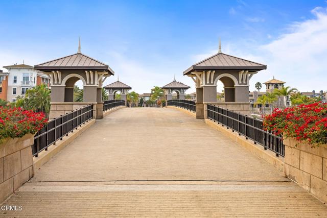 1423 Windshore Way, Oxnard CA: https://media.crmls.org/mediaz/29894997-44ff-45d7-aa96-9f621bc910a5.jpg