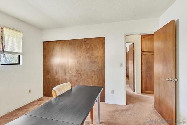 3176 Via Viejas, Alpine CA: https://media.crmls.org/mediaz/2989acec-74ee-44e9-b726-53524cd5b3d3.jpg