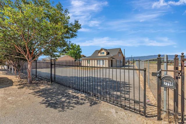 2718 Ferguson Road, Gilroy CA: https://media.crmls.org/mediaz/298ac7dd-6f75-4e52-aa92-cfc864e309cd.jpg