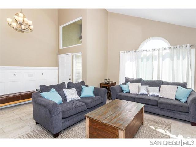 30478 Sierra Madre Drive, Temecula CA: https://media.crmls.org/mediaz/298b06d5-aa6e-45d1-9942-b4ff8343f304.jpg