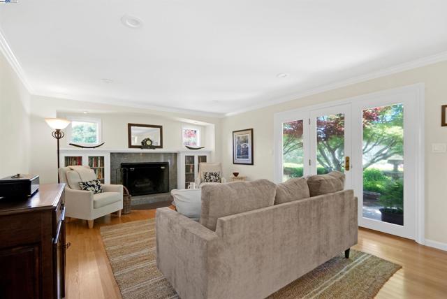 8700 Oak Tree Ln, Castro Valley CA: https://media.crmls.org/mediaz/298b1b7f-406d-4700-8da2-412a0073090f.jpg