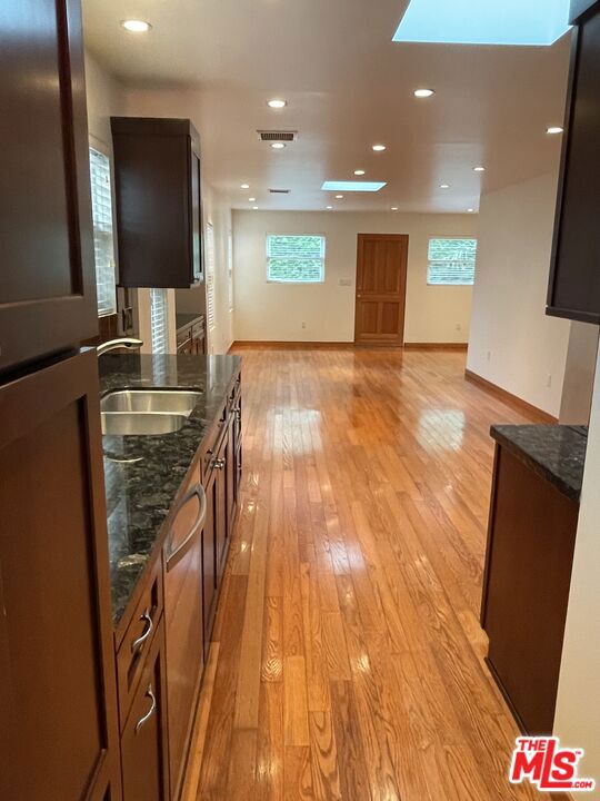 926 California Avenue, Venice CA: https://media.crmls.org/mediaz/298b3a75-08e4-4fc8-9a85-3a38d43b9e4e.jpg