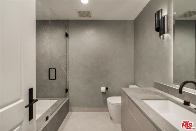 10490 Wilshire Boulevard, Los Angeles CA: https://media.crmls.org/mediaz/298b5c98-6299-45b2-a571-503357e9efd5.jpg