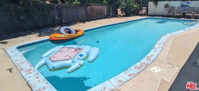 6908 Geyser Avenue, Reseda CA: https://media.crmls.org/mediaz/298b8316-0d8a-49c4-8a20-d2cbbe533d38.jpg