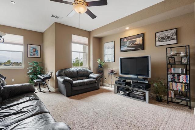 1515 Sunflower Drive, Hollister CA: https://media.crmls.org/mediaz/298b9ff9-4131-4a13-9905-e447dd2677d8.jpg