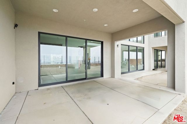 20244 W Albion Way, Porter Ranch CA: https://media.crmls.org/mediaz/298bad30-b32f-4648-b32b-abed3a569523.jpg
