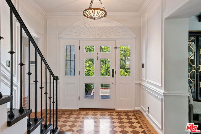 10428 Wyton Drive, Los Angeles CA: https://media.crmls.org/mediaz/298befd1-a18f-42b4-b8d4-b86a36541934.jpg