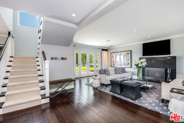 8407 Skyline Drive, Los Angeles CA: https://media.crmls.org/mediaz/298bf47f-14c0-4368-8fec-a5def73c515a.jpg