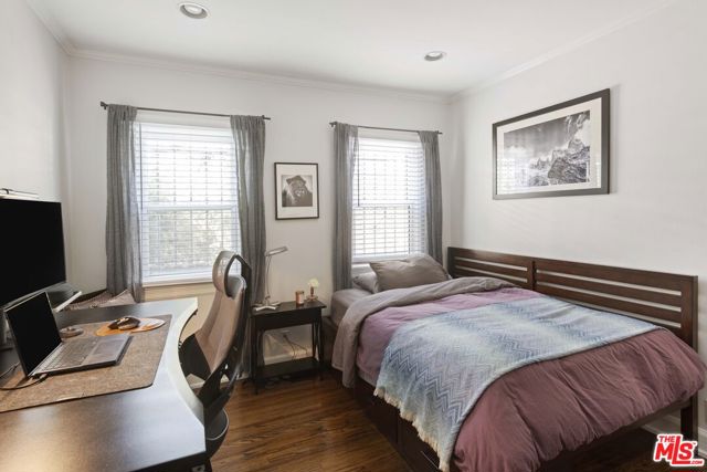 1569 S Orange Grove Avenue, Los Angeles CA: https://media.crmls.org/mediaz/298c6464-22a2-4e92-a241-8b792bbb267b.jpg