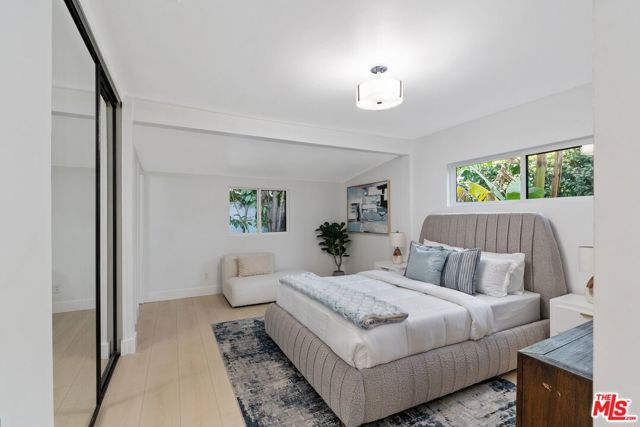 5413 Halbrent Avenue, Sherman Oaks CA: https://media.crmls.org/mediaz/298c7fe0-0de4-400a-836a-3361cd7ee95a.jpg