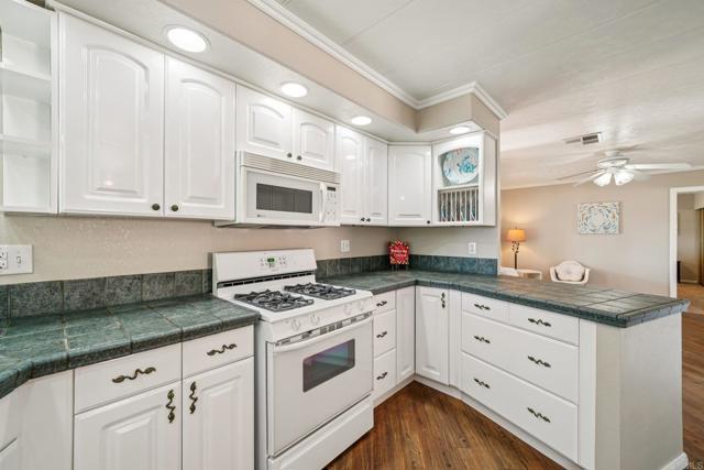 Detail Gallery Image 16 of 54 For 29090 Camino Alba, Murrieta,  CA 92563 - 3 Beds | 2 Baths