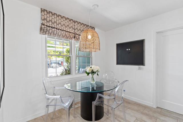2061 Oakley Avenue, Menlo Park CA: https://media.crmls.org/mediaz/298d1be3-97ee-4ed5-8402-aec0d2821bf8.jpg