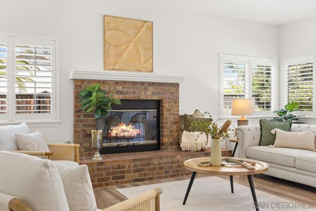 2084 Roberts Pl, Escondido CA: https://media.crmls.org/mediaz/298d5a46-7263-42d9-bb1c-80bd919c03c9.jpg