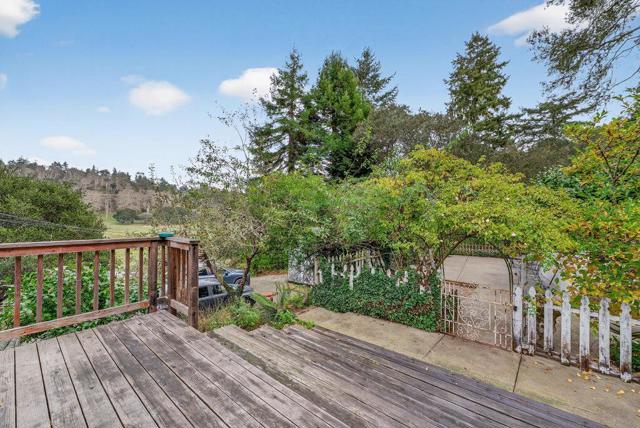 885 Larkin Valley Road, Watsonville CA: https://media.crmls.org/mediaz/298f5f49-f703-4ed5-8e27-87db3c63e535.jpg