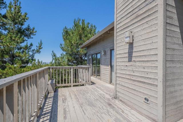 3587 Eastfield Court, Carmel CA: https://media.crmls.org/mediaz/298f605a-680b-47b7-aa2b-e1d5e867c9bc.jpg