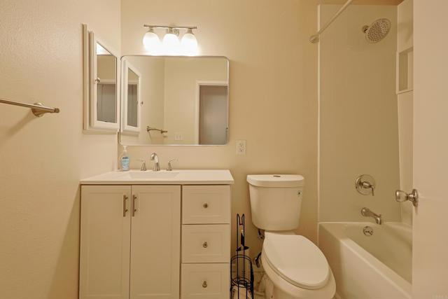 4800 Williamsburg Ln, La Mesa CA: https://media.crmls.org/mediaz/298fa21b-0197-4c41-9a89-8e263ae9ae9e.jpg