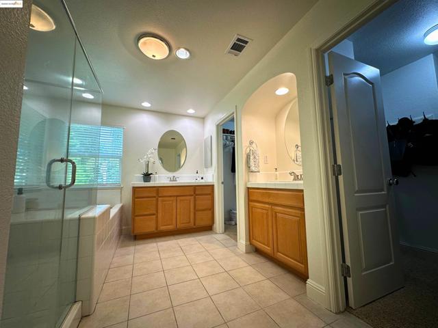 1327 Remington Ct, Tracy CA: https://media.crmls.org/mediaz/298fe74e-a97a-40b0-9115-30b6779e67c5.jpg