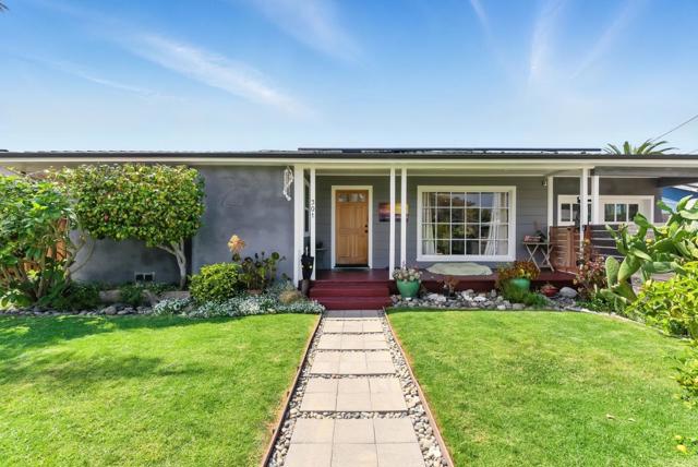 301 25th Avenue, Santa Cruz CA: https://media.crmls.org/mediaz/298ff6bb-1980-4728-9ab1-87b8c9294846.jpg
