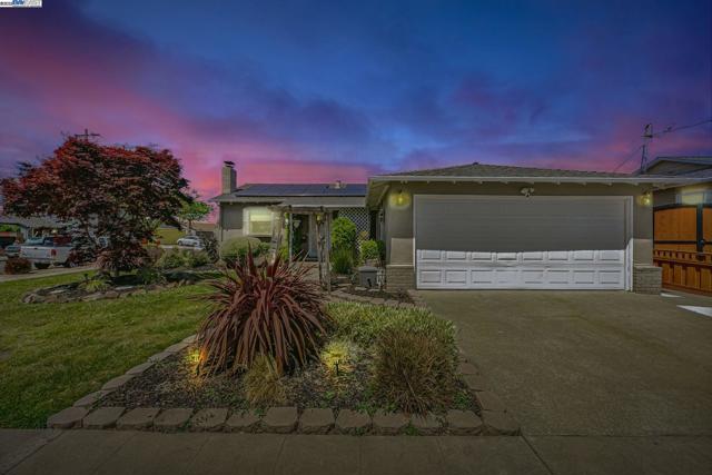 2683 Cryer St, Hayward CA: https://media.crmls.org/mediaz/29908c1a-05cc-4abc-ba67-a129d4758150.jpg