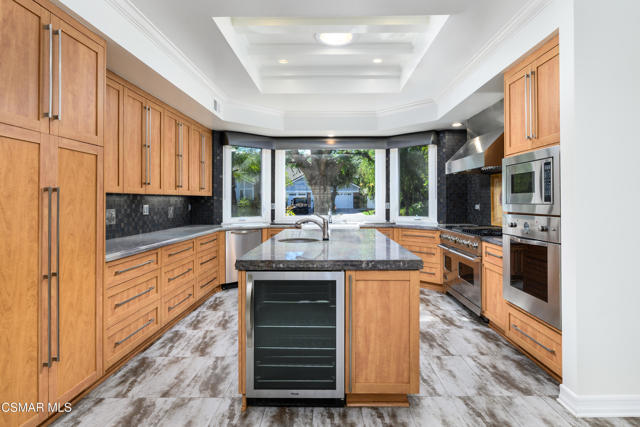 29515 Weeping Willow Drive, Agoura Hills CA: https://media.crmls.org/mediaz/2990a1cd-0345-4cc3-b24f-c67303bed7c9.jpg