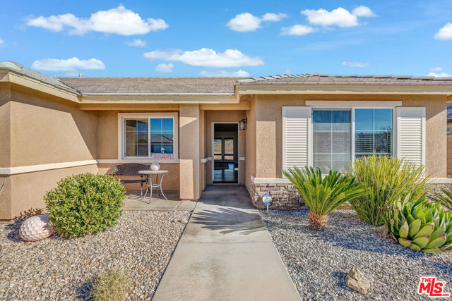 17794 Cabazon Road, Apple Valley CA: https://media.crmls.org/mediaz/2990a372-5d6e-4fca-8f98-ea6e403e405f.jpg