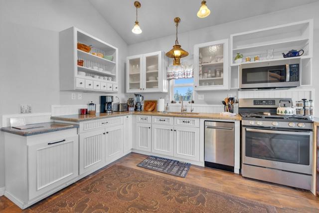 555 Manzanita Dr, Julian CA: https://media.crmls.org/mediaz/2990ed39-623a-492b-b04d-a069c1eca8ec.jpg