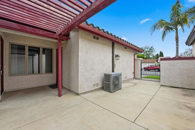 Detail Gallery Image 4 of 30 For 245 Smoke Tree Pl, Oceanside,  CA 92057 - 2 Beds | 2 Baths