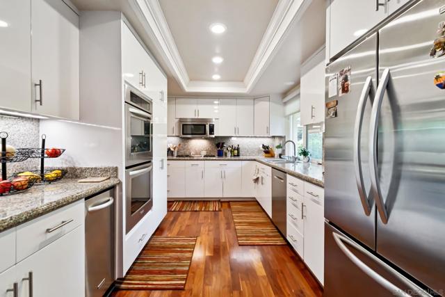 5979 Via Zurita, La Jolla CA: https://media.crmls.org/mediaz/299244f8-af69-42a5-9441-f6361675796d.jpg