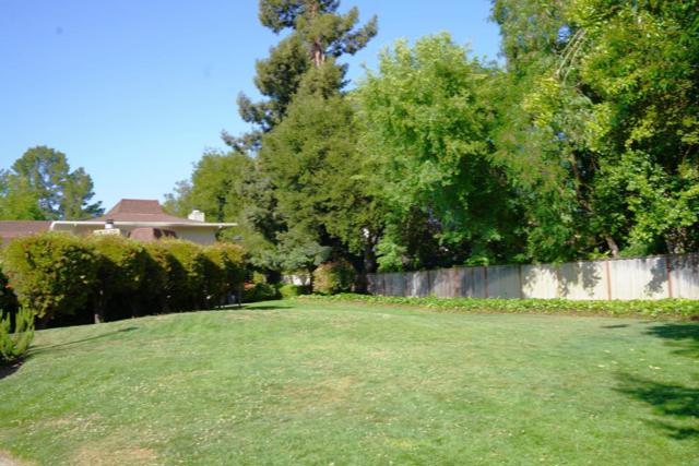 1070 Mercedes Avenue, Los Altos CA: https://media.crmls.org/mediaz/29928fe5-9005-472f-9d3b-5fd3deb859d1.jpg