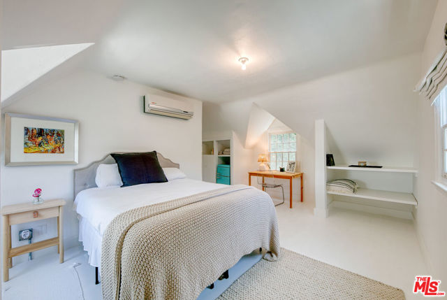 10736 Le Conte Avenue, Los Angeles CA: https://media.crmls.org/mediaz/29929254-475a-4e59-8e2b-6afc7239dad8.jpg